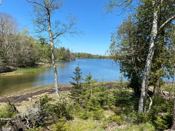 20-15 Main Road Road, Islesboro, ME 04848