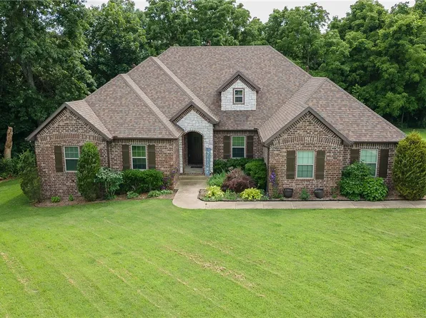 1166 Trail Bluff Dr, Fayetteville, AR 72703