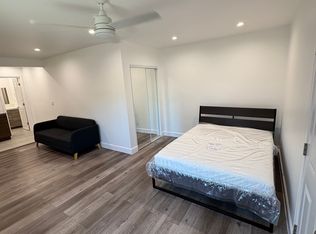 17843 Victory Blvd, Reseda, CA 91335