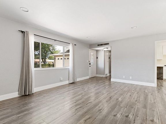4th image of 44916 Harlas Ave