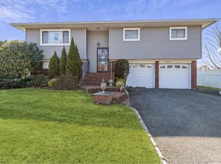 184 Roxton Rd, Plainview, NY 11803