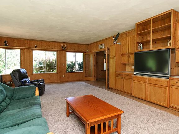 3rd image of 13 E Curharken Dr
