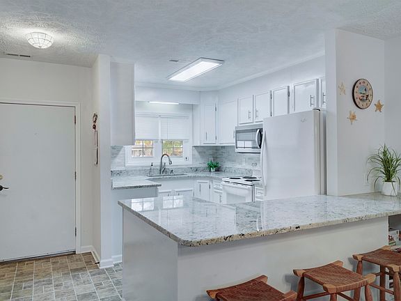 2nd image of 411 31st Ave. N #3