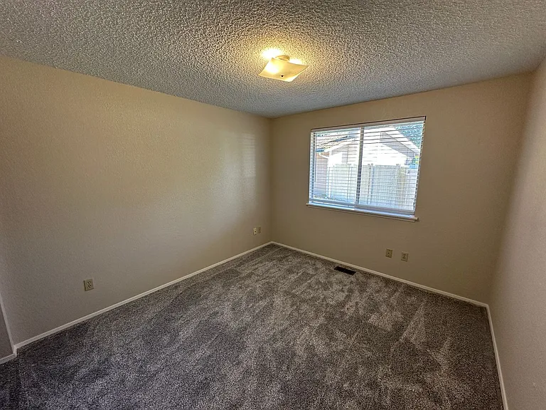 813 Haskell Ct — Photo 7