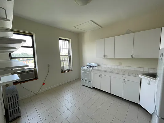 Rented by Limestone Realty Bklyn, LLC | media 17