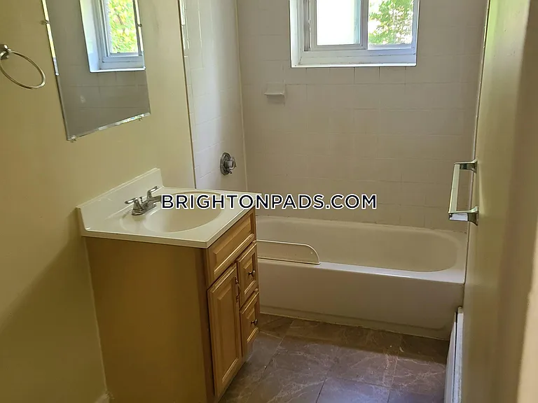 63-65 Selkirk Rd #7 — Photo 7