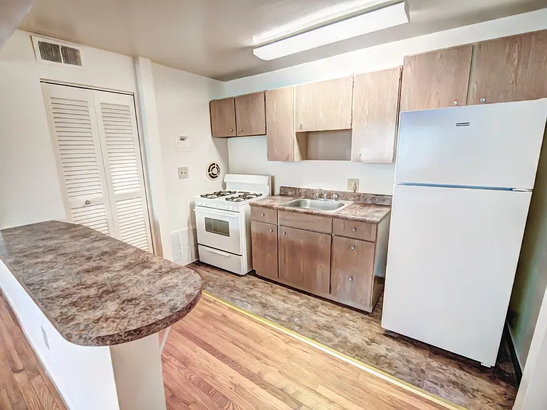 HIckory Heights Apartments — Photo 14