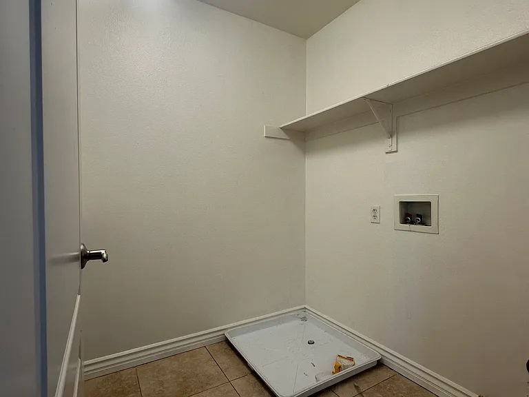 3279 Huntfield St — Photo 32