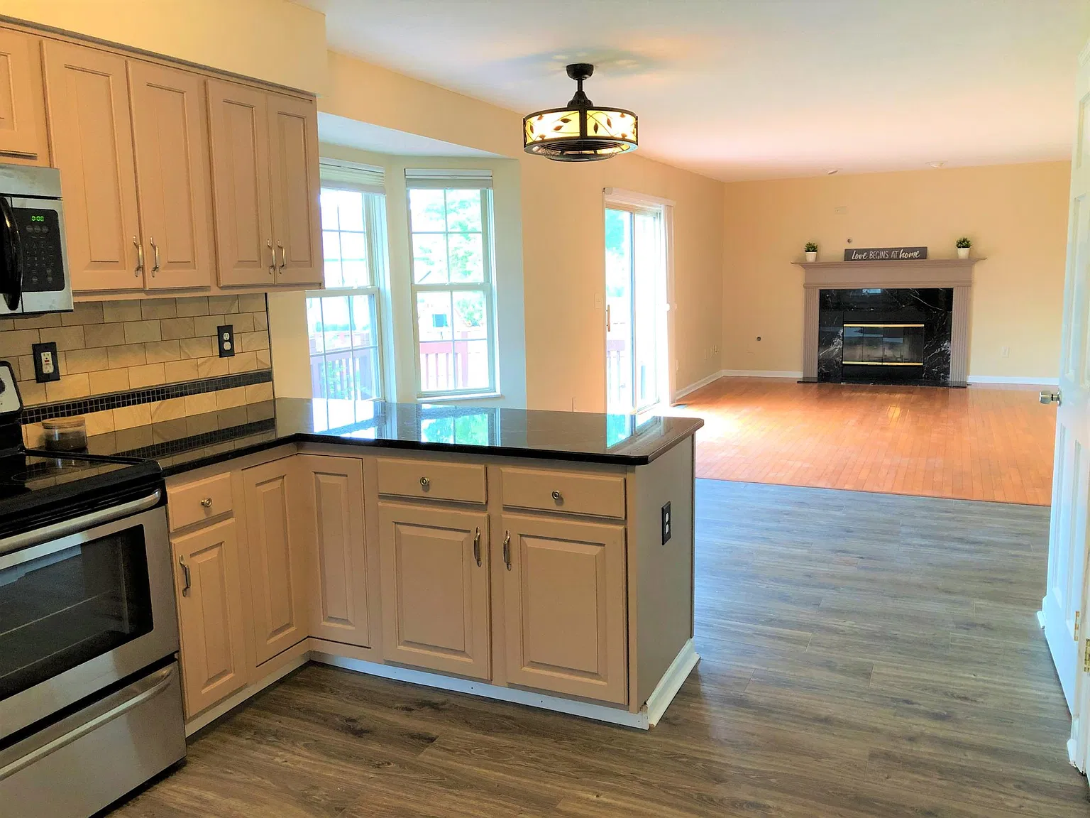 4 bed, 2.5 bath, 2019 sqft, $2,450 — Photo 3