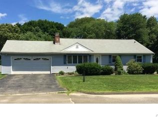 4 Apple Blossom Ln, Danbury, CT 06811