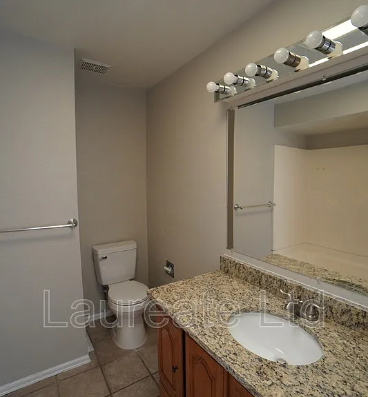 1853 S Oakland St — Photo 14