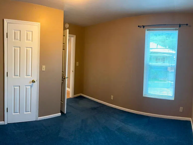 130 Robinson Aly #B — Photo 3