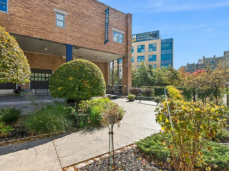 Blue Ribbon Lofts — Photo 20