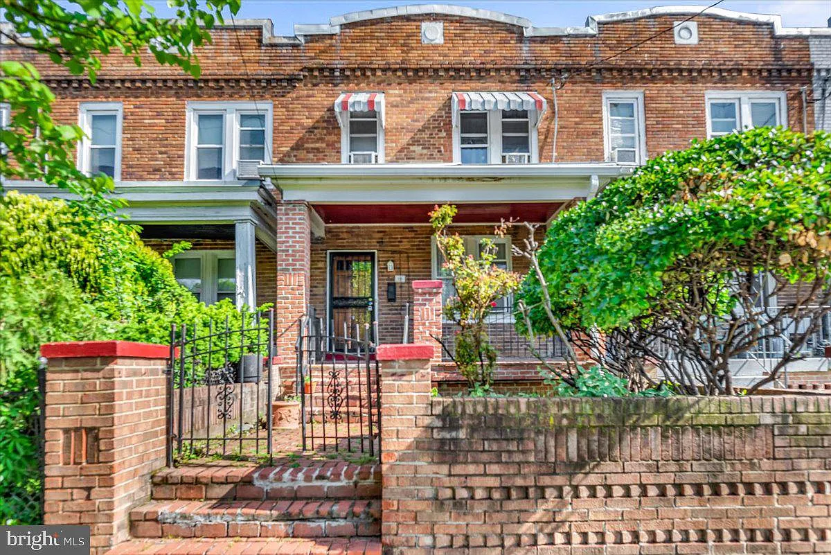 537 Buchanan St NW photo 1