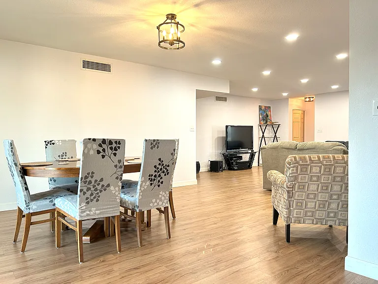 2351 W Emelita Ave — Photo 4