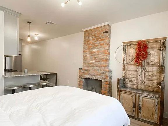 4th image of 741 Saint James St
