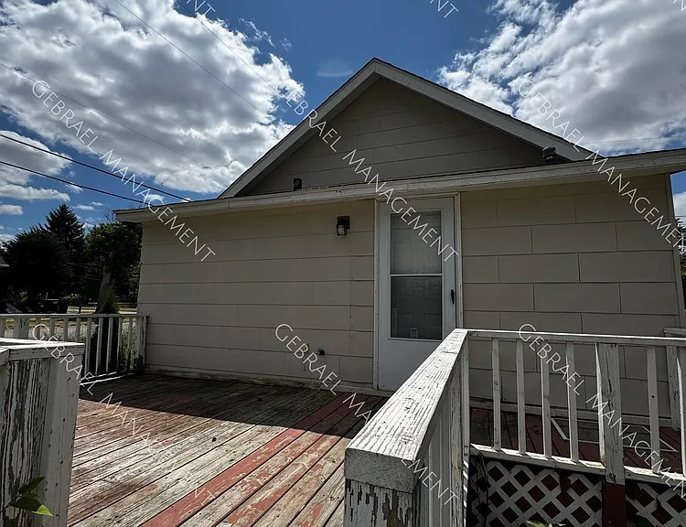 1202 Vermilya Ave — Photo 1