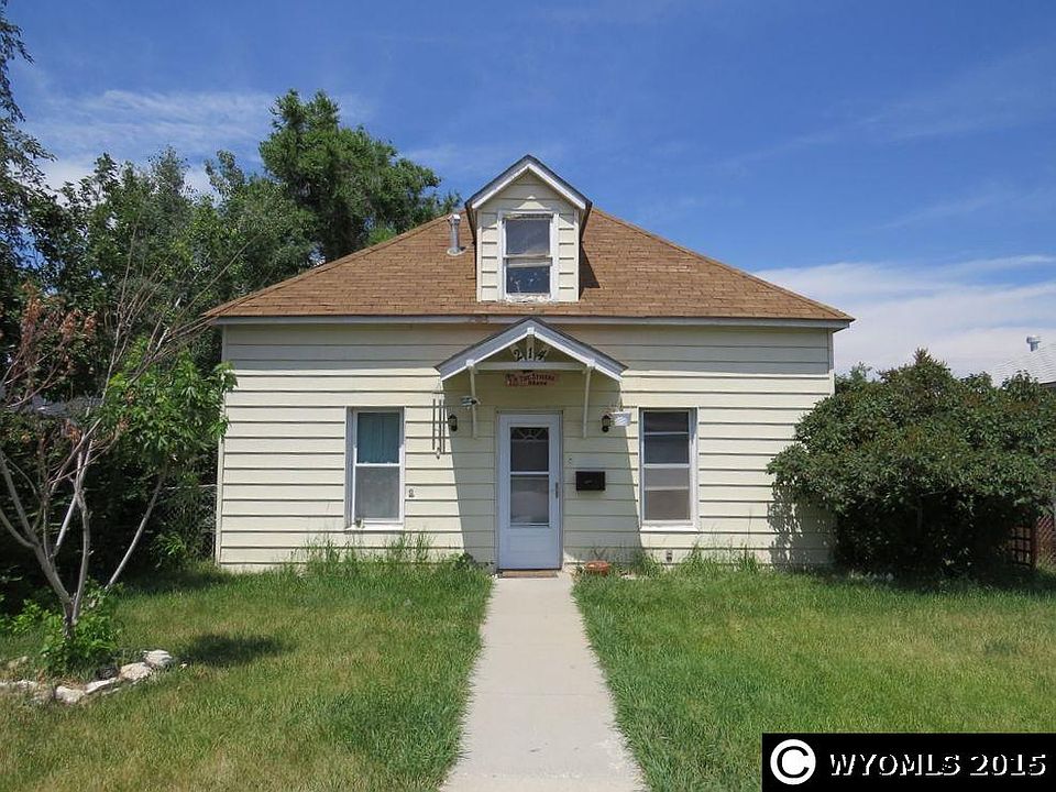 1st image of 214 Sweetwater St