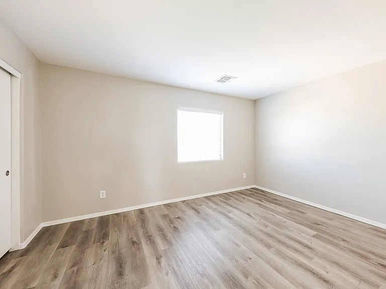 12430 W Valentine Ave — Photo 15
