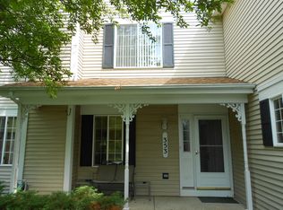 353 Sandhurst Ln, South Elgin, IL 60177