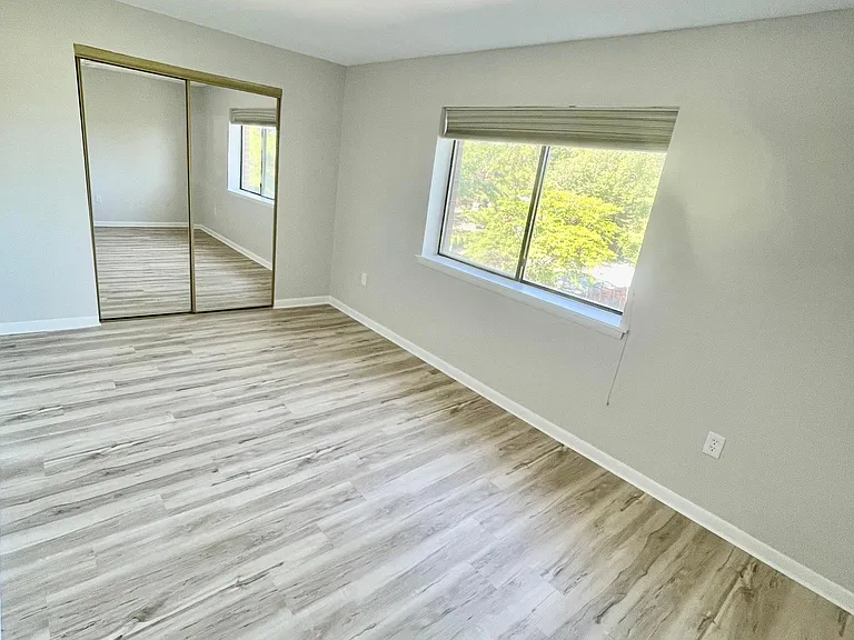 2400 Harbor View Dr #2400 — Photo 9