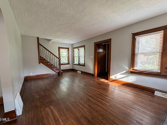 3rd image of 2526 Portsmouth Ave
