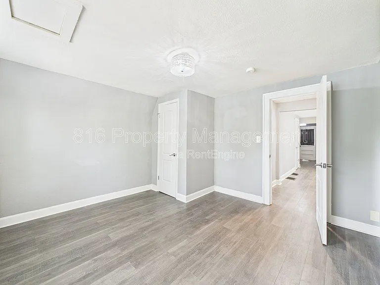 701 W Kansas St #B — Photo 10
