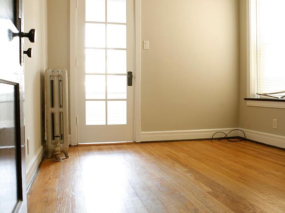 3rd image of 2218 W Argyle St #1