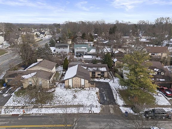 3rd image of 7680 Foxboro Ln
