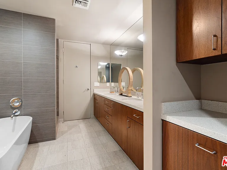 2207 Bowmont Dr — Photo 29