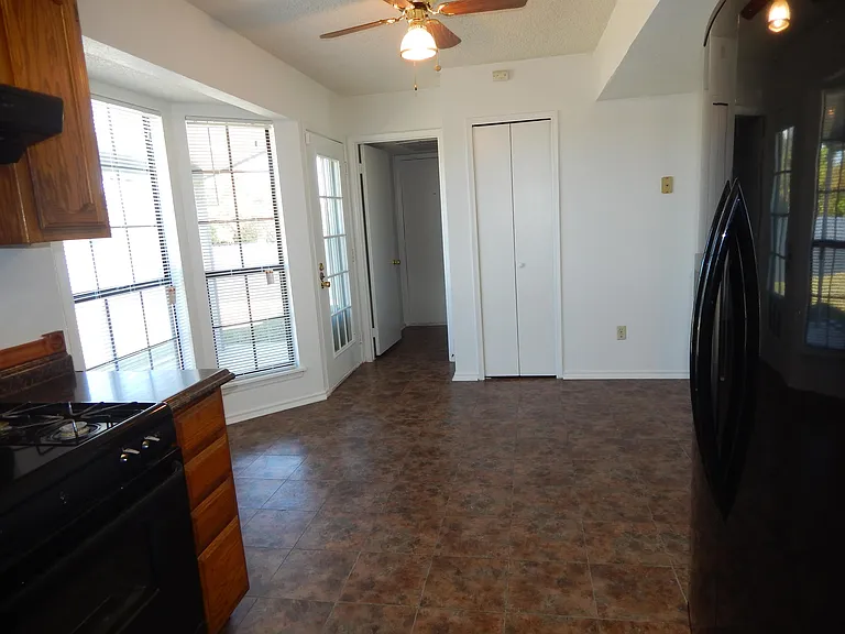 1613 Bobby Lee Killeen TX 76549 

Kitchen 9 X 8.25