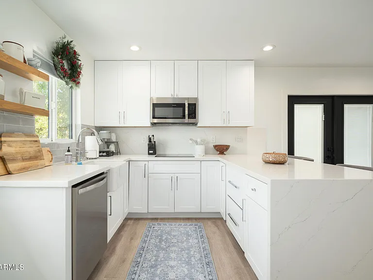 4813 E Fairmount Ave — Photo 33