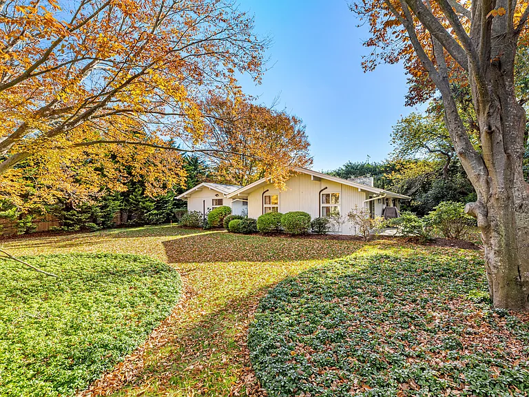 350 Bluff Rd — Photo 21