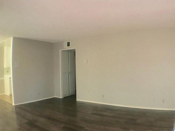 3rd image of 6543 Woodman Ave APT 104