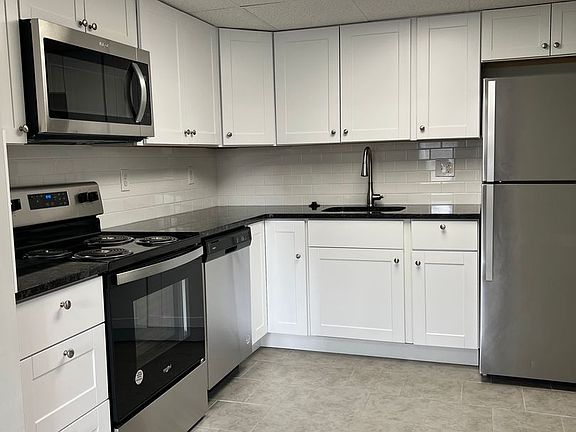 2nd image of 100 Willow Bend Ct #102B