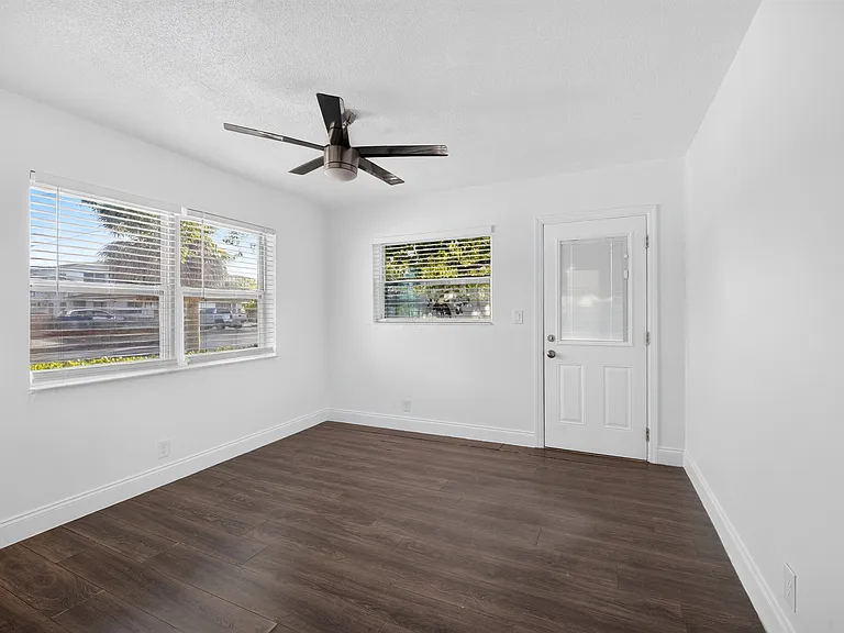 732 SE 15th St #1 — Photo 36