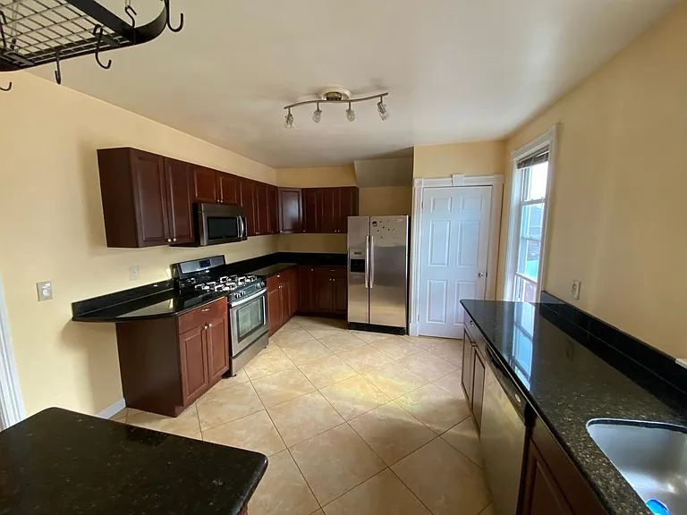 248 Brown St #2 — Photo 4