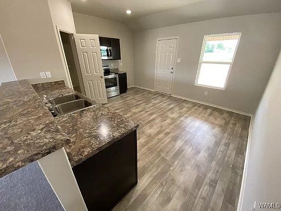 5th image of 14121 Guinevere Ln