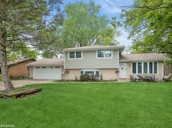 10140 S 86th Ave, Palos Hills, IL 60465