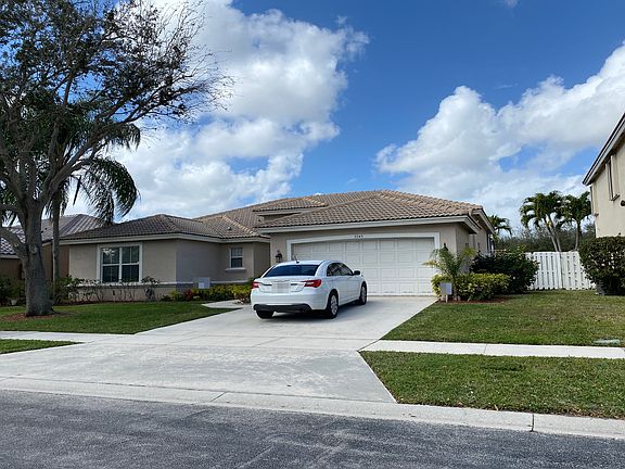 3rd image of 5743 La Gorce Cir