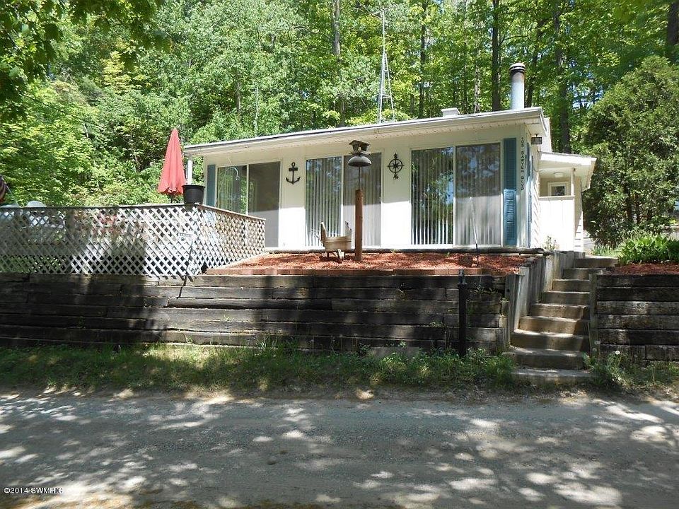 1st image of 105 E Sawyer Blvd