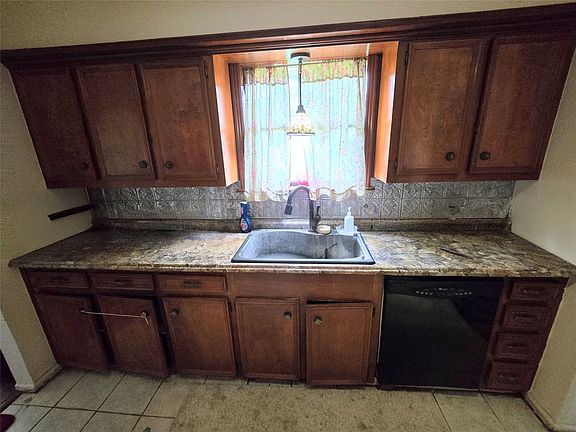 4th image of 31 Clearview St