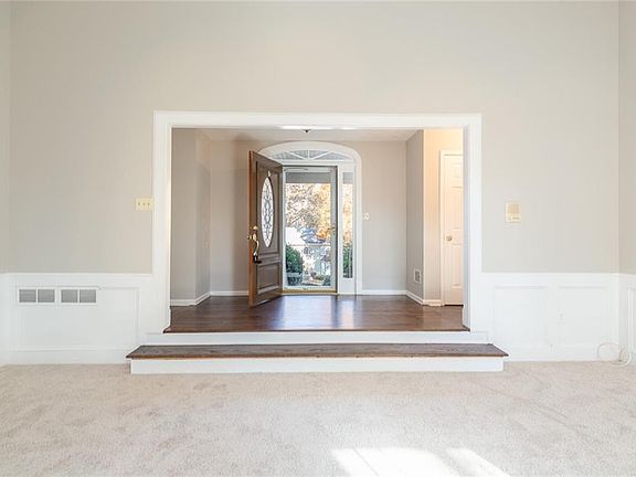 3rd image of 2460 Valentines Ct