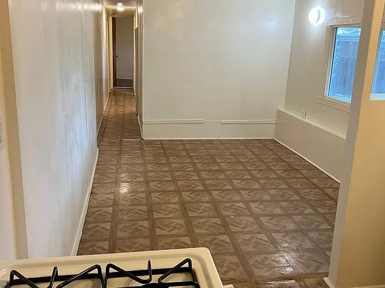 404 S Foote Ave — Photo 2