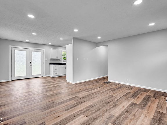 5th image of 635 Moore Ln