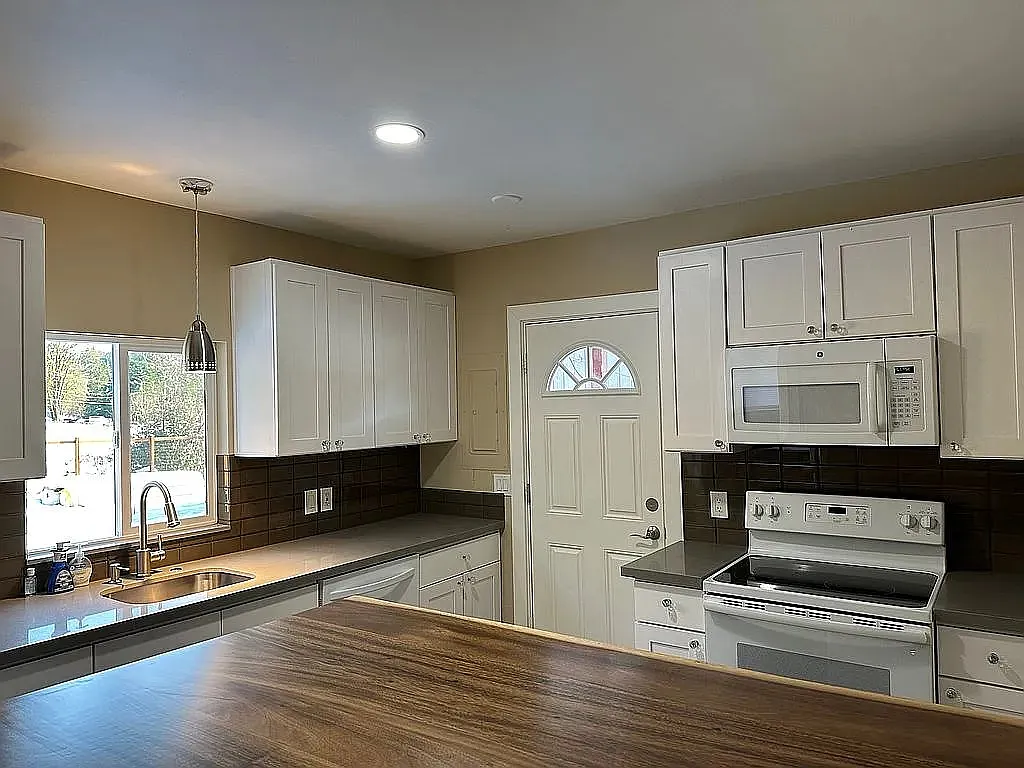 2 bed, 1060 sqft, $3,400 — Photo 2