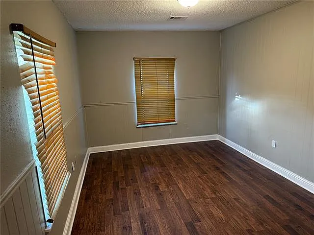 2717 Laurie Ln — Photo 7