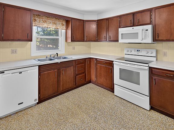 4th image of 12 Mountain View Drive