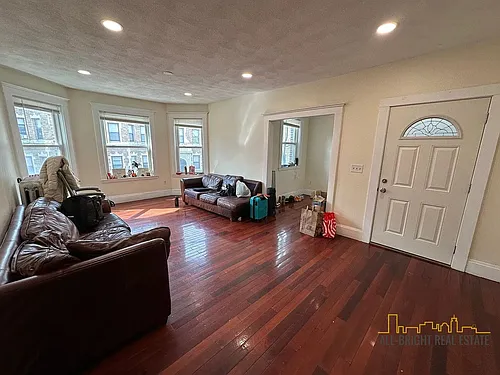 194 Kelton St Photo 1