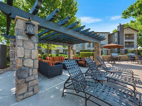 Relaxing Pool Seating Areas